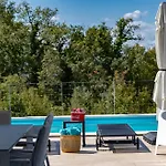 Вилла Luxor With Heated Pool