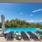 Luxor With Heated Pool Вилла