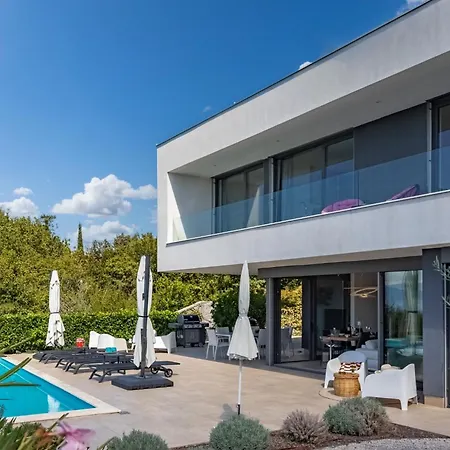Luxor With Heated Pool Sveti Vid-Miholjice