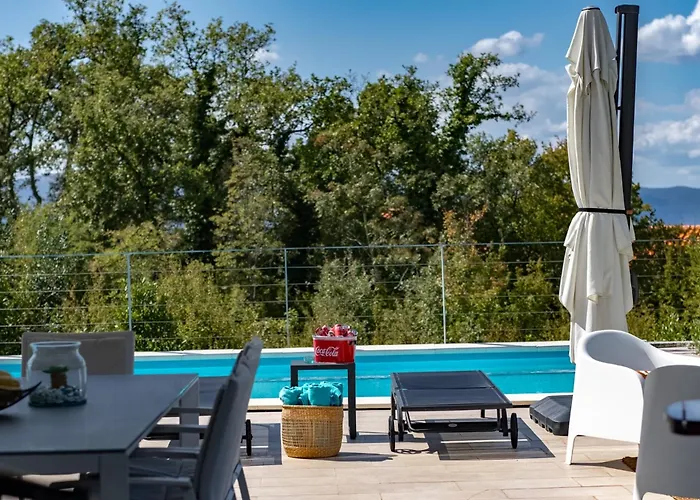Villa Luxor With Heated Pool