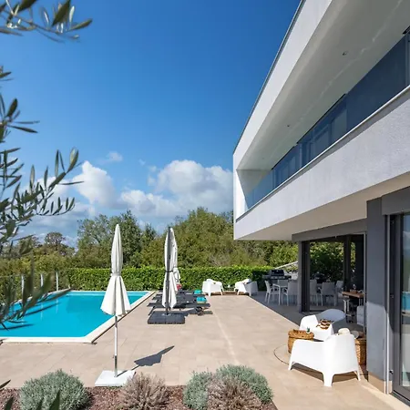 Luxor With Heated Pool Sveti Vid-Miholjice