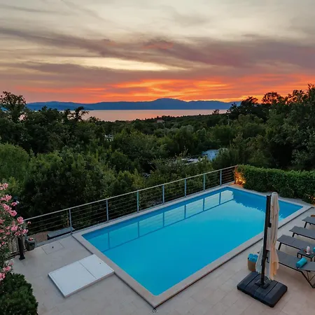 וילה Luxor With Heated Pool Sveti Vid-Miholjice
