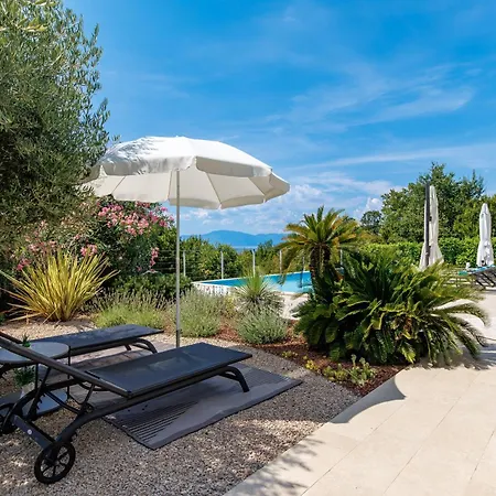 Luxor With Heated Pool Sveti Vid-Miholjice