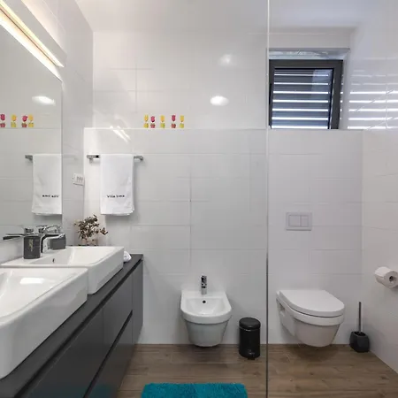 וילה Luxor With Heated Pool *