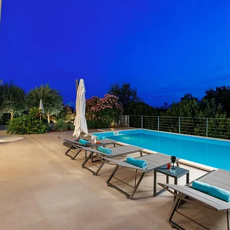 וילה Luxor With Heated Pool Sveti Vid-Miholjice