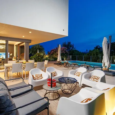 Luxor With Heated Pool Sveti Vid-Miholjice