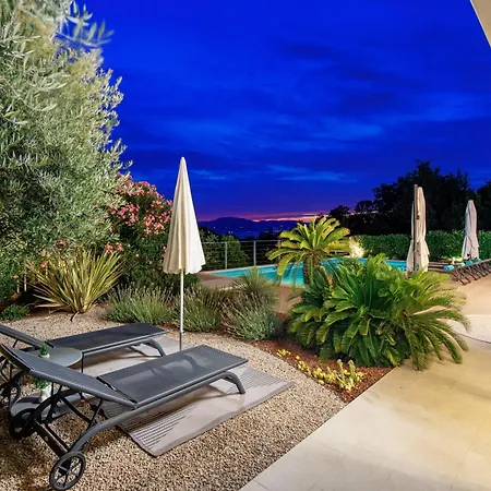 וילה Luxor With Heated Pool Sveti Vid-Miholjice