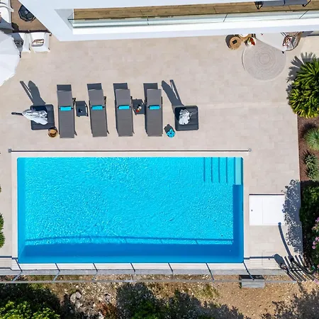וילה Luxor With Heated Pool