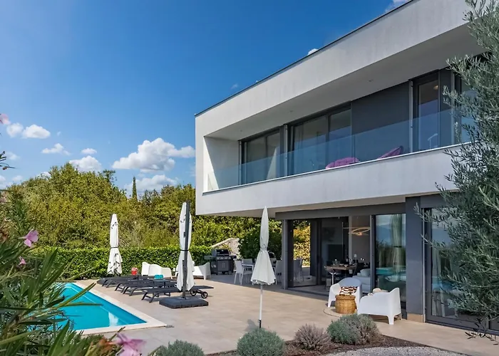 Luxor With Heated Pool Sveti Vid-Miholjice