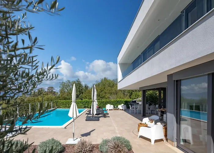 Luxor With Heated Pool Sveti Vid-Miholjice