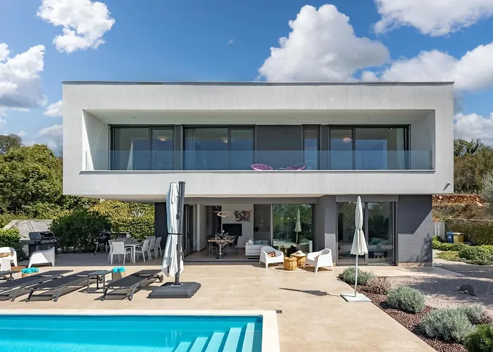 Luxor With Heated Pool Vila Sveti Vid-Miholjice