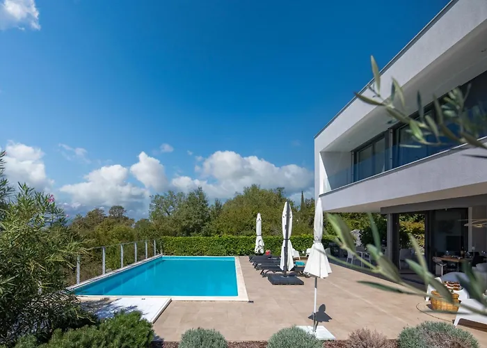 Luxor With Heated Pool